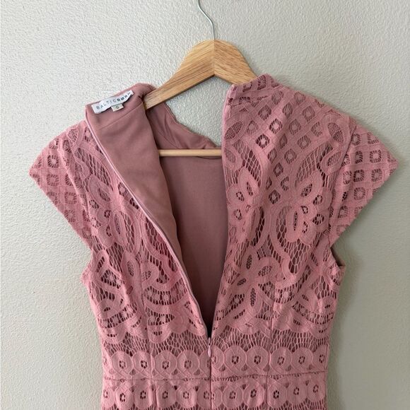 Baltic Born Eyelet Lace Cap Sleeve High Neck Midi Dress in Pink Size S - Picture 9 of 9